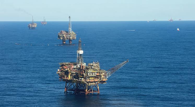 North Sea oilfields could help contain environmental change, says a report